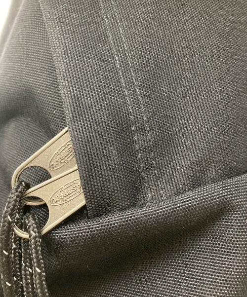 EASTPAK（イーストパック）EASTPAK (イーストパック) MM6 Maison Margiela (エムエムシックスメゾンマルジェラ) パデッド リバーシブル リュックサック ブラック×ホワイトの古着・服飾アイテム