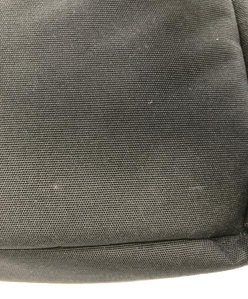 EASTPAK（イーストパック）EASTPAK (イーストパック) MM6 Maison Margiela (エムエムシックスメゾンマルジェラ) パデッド リバーシブル リュックサック ブラック×ホワイトの古着・服飾アイテム