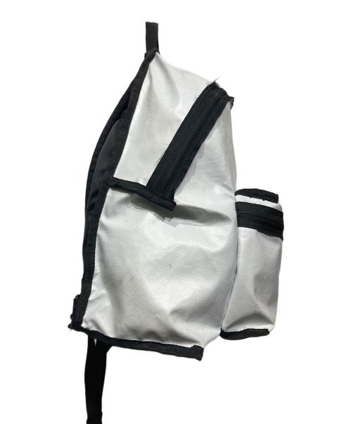 EASTPAK（イーストパック）EASTPAK (イーストパック) MM6 Maison Margiela (エムエムシックスメゾンマルジェラ) パデッド リバーシブル リュックサック ブラック×ホワイトの古着・服飾アイテム