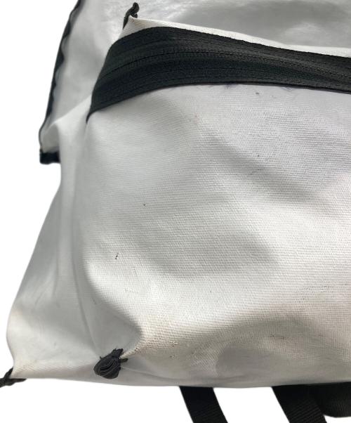 EASTPAK（イーストパック）EASTPAK (イーストパック) MM6 Maison Margiela (エムエムシックスメゾンマルジェラ) パデッド リバーシブル リュックサック ブラック×ホワイトの古着・服飾アイテム