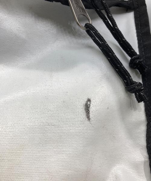 EASTPAK（イーストパック）EASTPAK (イーストパック) MM6 Maison Margiela (エムエムシックスメゾンマルジェラ) パデッド リバーシブル リュックサック ブラック×ホワイトの古着・服飾アイテム