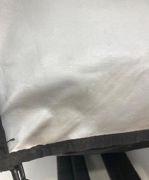 EASTPAK（イーストパック）EASTPAK (イーストパック) MM6 Maison Margiela (エムエムシックスメゾンマルジェラ) パデッド リバーシブル リュックサック ブラック×ホワイトの古着・服飾アイテム