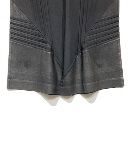 132 5. ISSEY MIYAKE（132 5. イッセイ ミヤケ）132 5. ISSEY MIYAKE (132 5. イッセイ ミヤケ) コーティングプリーツデザインパンツ　IL41FF912 ブラック サイズ:3の古着・服飾アイテム