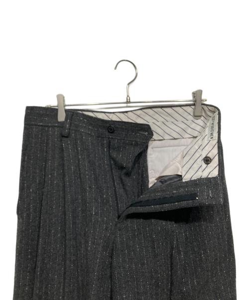 ISSEY MIYAKE MEN（イッセイミヤケメン）ISSEY MIYAKE MEN (イッセイミヤケメン) 2タックウールパンツ　ME79-FF116 グレー サイズ:Mの古着・服飾アイテム