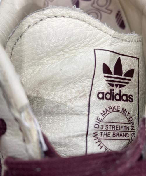 adidas（アディダス）adidas (アディダス) サンバOG ローカットスニーカー ベージュ×レッド サイズ:23の古着・服飾アイテム
