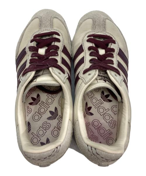 adidas（アディダス）adidas (アディダス) サンバOG ローカットスニーカー ベージュ×レッド サイズ:23の古着・服飾アイテム