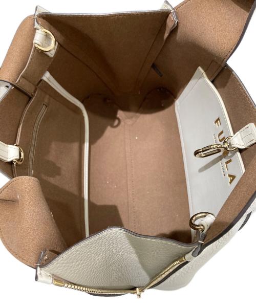 FURLA（フルラ）FURLA (フルラ) GILDA M TOTE バッグ / ２WAY BAG / ショルダーバッグ/ トートバッグ ホワイトの古着・服飾アイテム