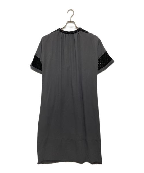 PUBLIC TOKYO（パブリックトウキョウ）PUBLIC TOKYO (パブリックトウキョウ) コードレースカフタンワンピース グレー サイズ:FREEの古着・服飾アイテム