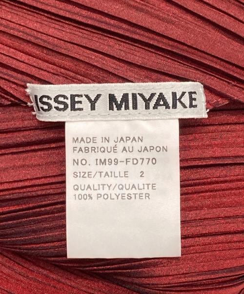 ISSEY MIYAKE（イッセイミヤケ）ISSEY MIYAKE (イッセイミヤケ) プリーツカーディガン レッド サイズ:2の古着・服飾アイテム