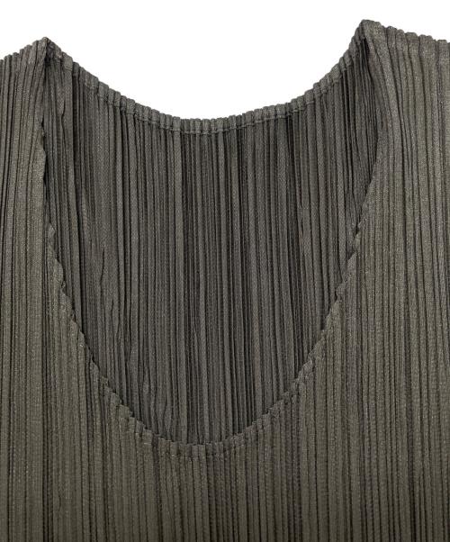 PLEATS PLEASE（プリーツプリーズ）PLEATS PLEASE (プリーツプリーズ) ノースリーブプリーツカットソー グリーン サイズ:3の古着・服飾アイテム