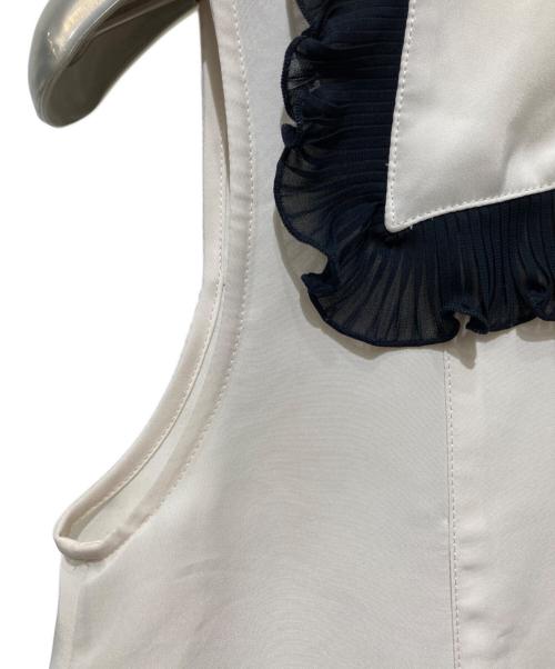 ADEAM（アディアム）ADEAM (アディアム) アシンメトリーノースリーブワンピース アイボリーの古着・服飾アイテム