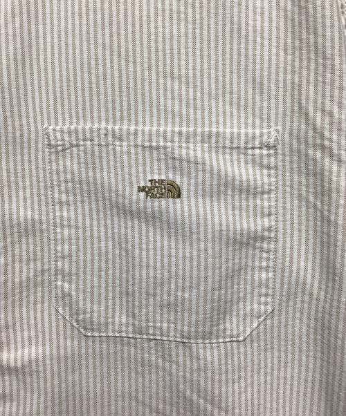 THE NORTHFACE PURPLELABEL（ザ・ノースフェイス パープルレーベル）THE NORTHFACE PURPLELABEL (ザ・ノースフェイス パープルレーベル) Stripe OX Big H/S Shirt スナップ 半袖シャツ ホワイト×ベージュ サイズ:Mの古着・服飾アイテム