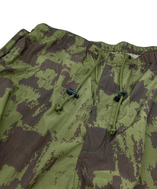 BEAMS PLUS（ビームスプラス）BEAMS PLUS (ビームスプラス) ミル オーバー パンツ ナイロン カモ プリント カーキ サイズ:Mの古着・服飾アイテム