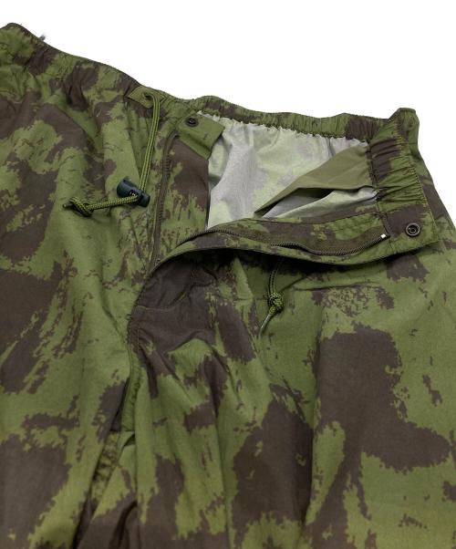 BEAMS PLUS（ビームスプラス）BEAMS PLUS (ビームスプラス) ミル オーバー パンツ ナイロン カモ プリント カーキ サイズ:Mの古着・服飾アイテム