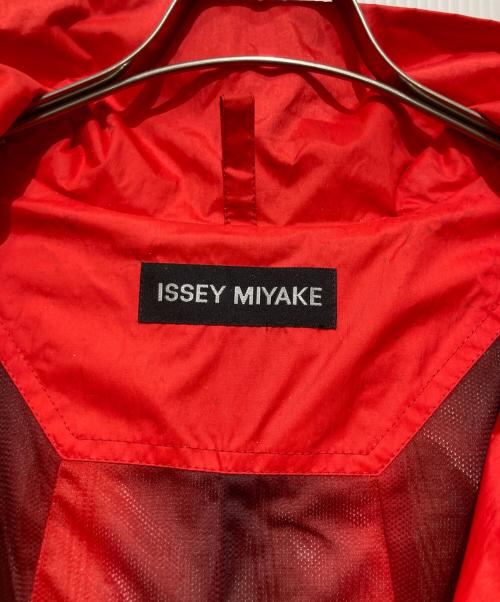 ISSEY MIYAKE（イッセイミヤケ）ISSEY MIYAKE (イッセイミヤケ) ISSEY MIYAKE ナイロンパラシュートコート オーバーサイズ レッド×ブラウン サイズ:2の古着・服飾アイテム