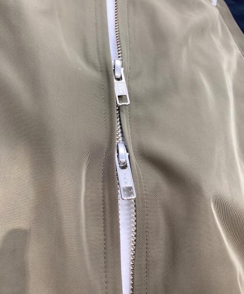 UN3D.（アンスリード）UN3D. (アンスリード) MA-1ディテールシャツキャミソールベスト ホワイト×カーキ サイズ:38の古着・服飾アイテム