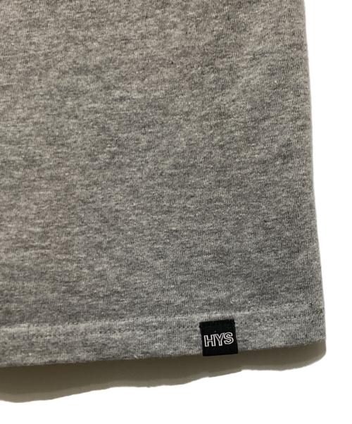 Hysteric Glamour（ヒステリックグラマー）Hysteric Glamour (ヒステリックグラマー) HOT'N'DIRTY 五分丈 Tシャツ グレー サイズ:Mの古着・服飾アイテム