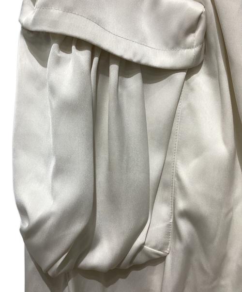 OMMO（オーエムエムオー）OMMO (オーエムエムオー) GATHER POCKET SATIN PT ギャザーポケットサテンパンツ ホワイト サイズ:36の古着・服飾アイテム