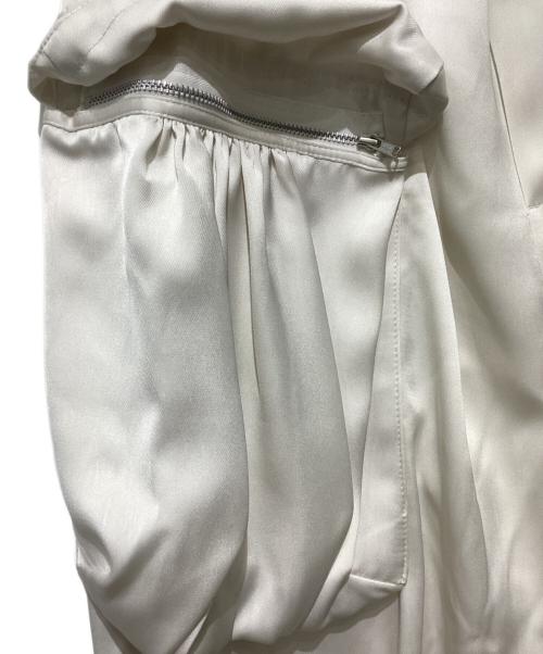 OMMO（オーエムエムオー）OMMO (オーエムエムオー) GATHER POCKET SATIN PT ギャザーポケットサテンパンツ ホワイト サイズ:36の古着・服飾アイテム