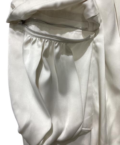 OMMO（オーエムエムオー）OMMO (オーエムエムオー) GATHER POCKET SATIN PT ギャザーポケットサテンパンツ ホワイト サイズ:36の古着・服飾アイテム
