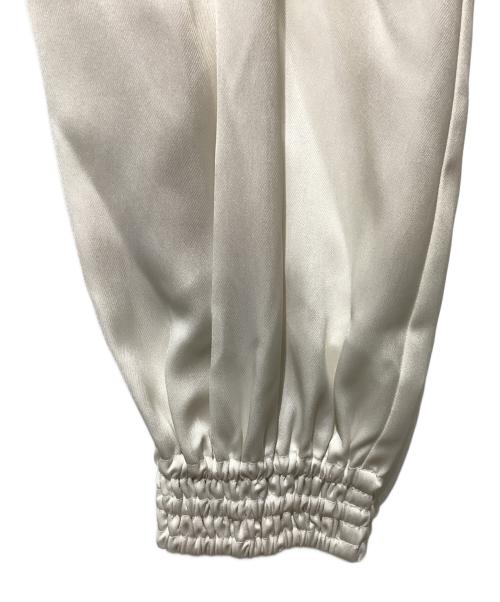 OMMO（オーエムエムオー）OMMO (オーエムエムオー) GATHER POCKET SATIN PT ギャザーポケットサテンパンツ ホワイト サイズ:36の古着・服飾アイテム
