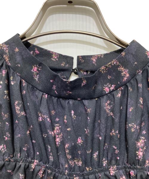 HER LIP TO（ハーリップトゥ）HER LIP TO (ハーリップトゥ) Autumn Floral Tiered Long Dress オータムフローラルティアードドレス 半袖ワンピース ブラック サイズ:Mの古着・服飾アイテム