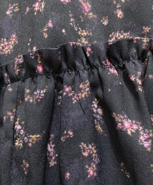 HER LIP TO（ハーリップトゥ）HER LIP TO (ハーリップトゥ) Autumn Floral Tiered Long Dress オータムフローラルティアードドレス 半袖ワンピース ブラック サイズ:Mの古着・服飾アイテム