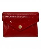 LOUIS VUITTONルイ ヴィトン）の古着「ヴェルニ ポルトフォイユ ヴィクトリーヌ 3つ折り財布　コンパクトウォレット」｜レッド