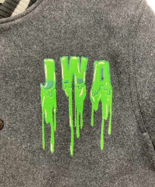 J.W.ANDERSON（ジェイダブリューアンダーソン）J.W.ANDERSON (ジェイダブリューアンダーソン) 22AW Embroidered Varsity Jacket 刺繍ウールスタジャン グレー サイズ:38の古着・服飾アイテム