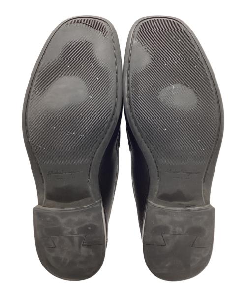 Salvatore Ferragamo（サルヴァトーレ フェラガモ）Salvatore Ferragamo (サルヴァトーレ フェラガモ) ヴァラ ローファー ブラック サイズ:7 EEの古着・服飾アイテム