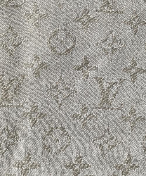 LOUIS VUITTON（ルイ ヴィトン）LOUIS VUITTON (ルイ ヴィトン) ショール･モノグラムシャイン / ストール ホワイト サイズ:実寸サイズをご参照ください。の古着・服飾アイテム