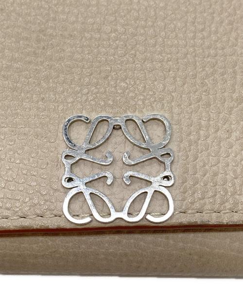 LOEWE（ロエベ）LOEWE (ロエベ) トライフォールドウォレット ベージュ サイズ:実寸サイズをご参照ください。の古着・服飾アイテム