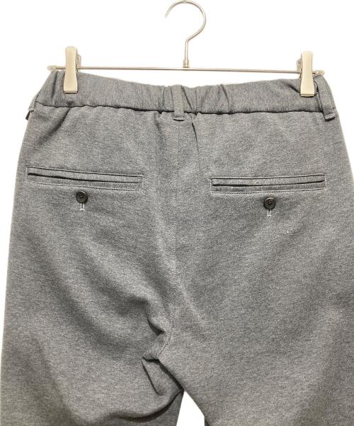 wjk（ダブルジェイケー）wjk (ダブルジェイケー) smart pin-tuck slacks グレー サイズ:Mの古着・服飾アイテム
