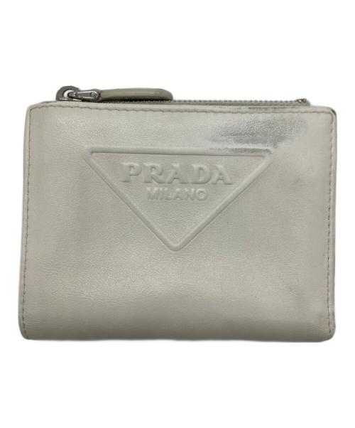 PRADA（プラダ）PRADA (プラダ) エンボスロゴ2つ折り財布 ホワイトの古着・服飾アイテム