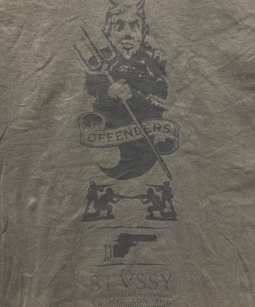 stussy（ステューシー）stussy (ステューシー) DEFENDERS Tee カーキ サイズ:XLの古着・服飾アイテム