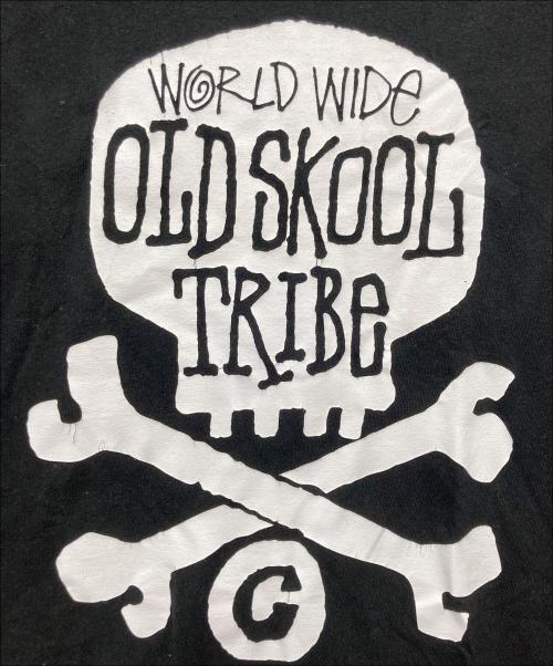 stussy（ステューシー）stussy (ステューシー) WORLD WIDE OLD SKOOL TRIBE Tee / ワールドワイドオールドスクールトライブ スカル Tシャツ ブラック サイズ:XXLの古着・服飾アイテム