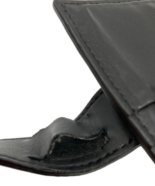 VALENTINO GARAVANI（ヴァレンティノ・ガラヴァーニ）VALENTINO GARAVANI (ヴァレンティノ・ガラヴァーニ) ネックストラップ付2つ折り財布 ブラックの古着・服飾アイテム