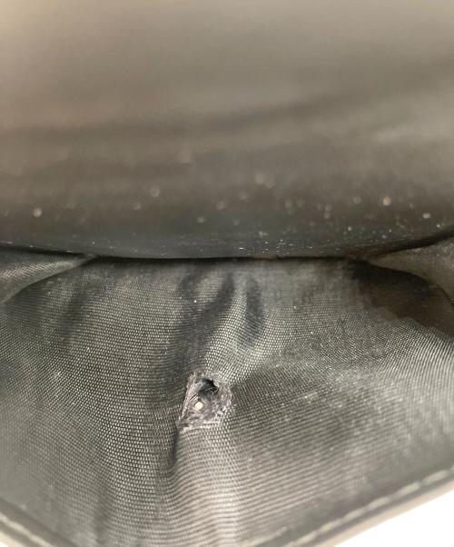 VALENTINO GARAVANI（ヴァレンティノ・ガラヴァーニ）VALENTINO GARAVANI (ヴァレンティノ・ガラヴァーニ) ネックストラップ付2つ折り財布 ブラックの古着・服飾アイテム