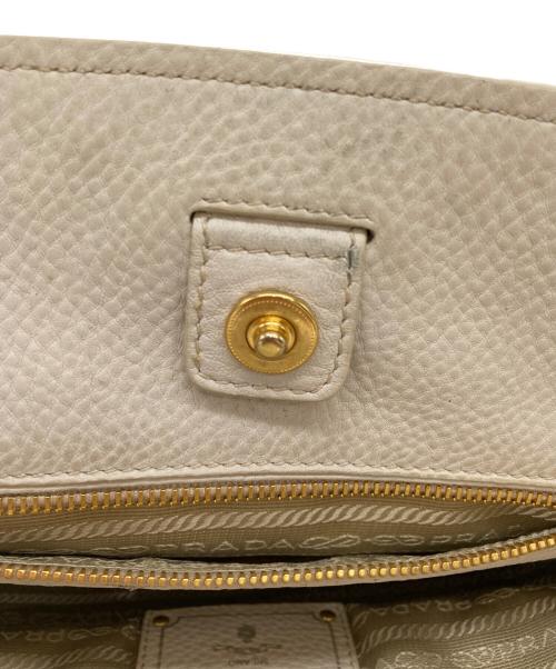 PRADA（プラダ）PRADA (プラダ) 三角ロゴプレート　レザートートバッグ アイボリーの古着・服飾アイテム