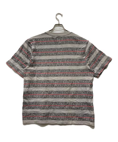 stussy（ステューシー）stussy (ステューシー) MTV (エムティービー) ジャガードロゴテープTシャツ グレー サイズ:XLの古着・服飾アイテム