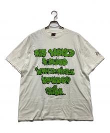stussy（ステューシー）の古着「レタリングTシャツ / プリントTシャツ / THE WORLD FAMOUS INTERNATIONAL STUSSY TRIBE」｜ホワイト