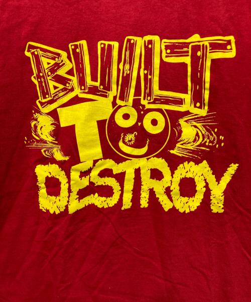 stussy（ステューシー）stussy (ステューシー) ERIC ELMS (エリックエルムズ) BUILT TO DESTORY Tシャツ レッド サイズ:XLの古着・服飾アイテム