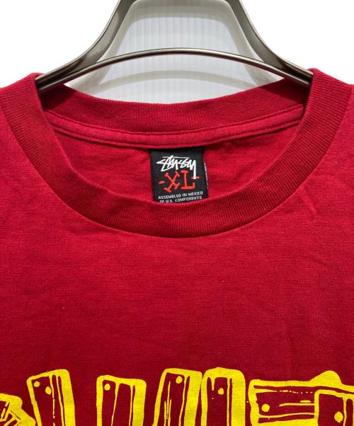 stussy（ステューシー）stussy (ステューシー) ERIC ELMS (エリックエルムズ) BUILT TO DESTORY Tシャツ レッド サイズ:XLの古着・服飾アイテム