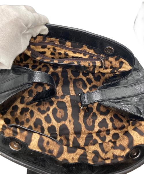 DOLCE & GABBANA（ドルチェ＆ガッバーナ）DOLCE & GABBANA (ドルチェ＆ガッバーナ) プレートチャーム付ハンドバッグ ブラックの古着・服飾アイテム