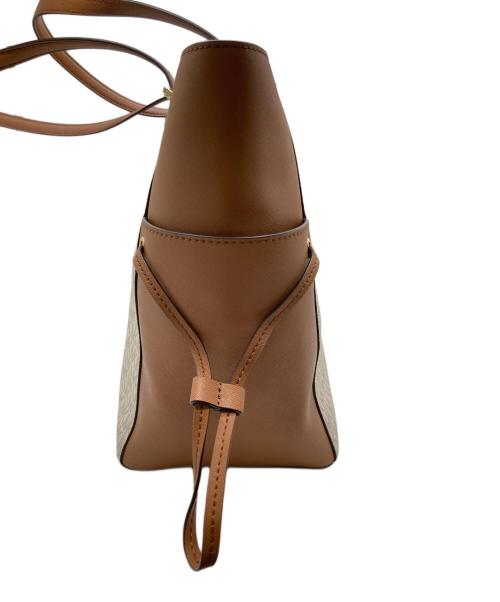 MICHAEL KORS（マイケル・コース）MICHAEL KORS (マイケルコース) GILLY LG DRWSTG TRVL TOTE / ギリーLGトラベルトートバッグ ブラウン×ホワイトの古着・服飾アイテム