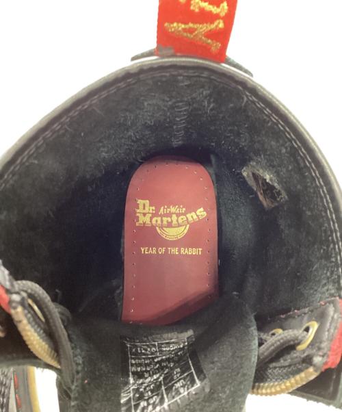 Dr.Martens（ドクターマーチン）Dr.Martens (ドクターマーチン) YEAR OF THE RABBIT8ホールブーツ ブラック サイズ:UK8の古着・服飾アイテム