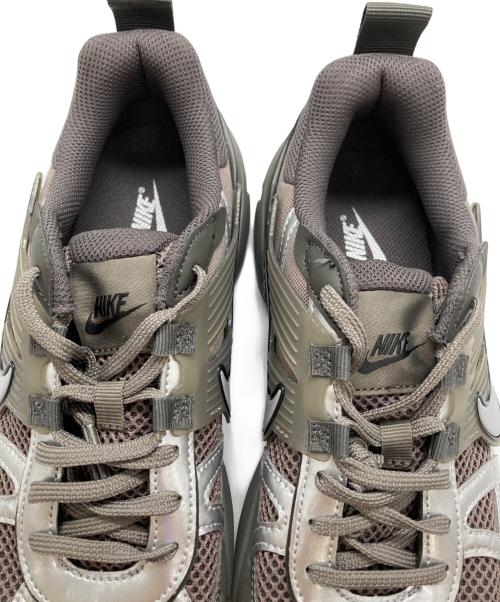 NIKE（ナイキ）NIKE (ナイキ) V2K RUN / V2K ラン / ローカットスニーカー グレー サイズ:27.5cmの古着・服飾アイテム