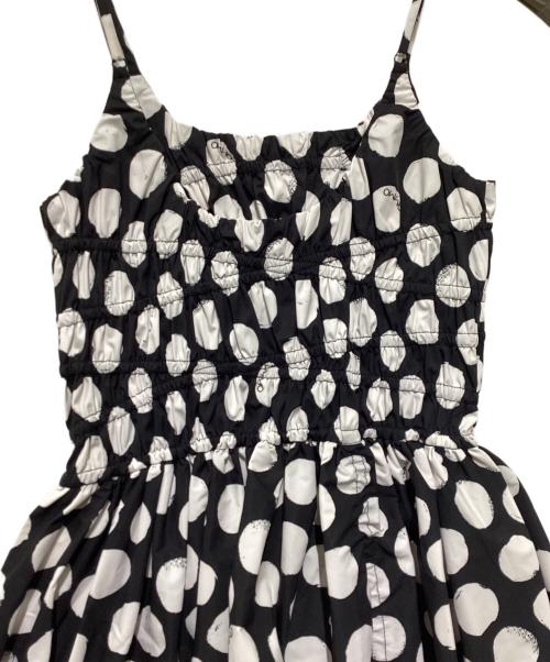 OMMO（オーエムエムオー）OMMO (オーエムエムオー) IRREGULAR SHIRRING CAMI OP ホワイト×ブラック サイズ:Mの古着・服飾アイテム