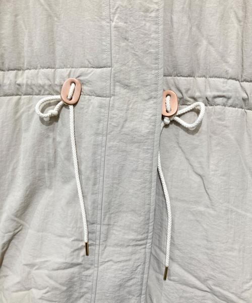 6(ROKU) BEAUTY&YOUTH（ロク ビューティーアンドユース）6(ROKU) BEAUTY&YOUTH (ロク ビューティーアンドユース) NYLON PADDING COAT ホワイト×ベージュ サイズ:38の古着・服飾アイテム