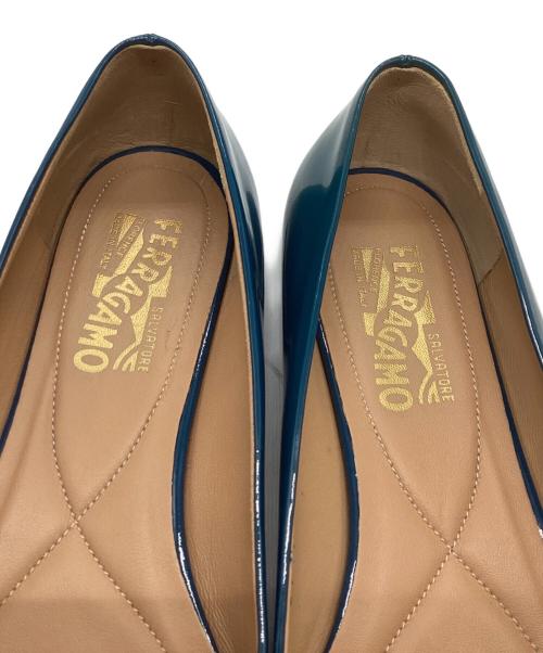 Salvatore Ferragamo（サルヴァトーレ フェラガモ）Salvatore Ferragamo (サルヴァトーレ フェラガモ) バラリボンパンプス グリーン サイズ:8 1/2の古着・服飾アイテム